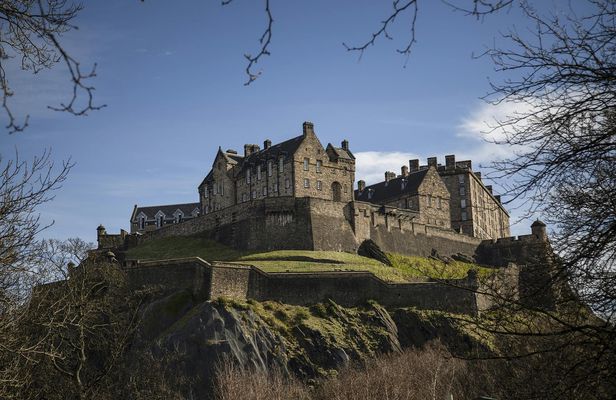 Royal Mile Walking Tour with Edinburgh Castle Entry Tickets