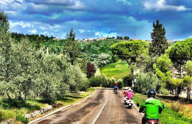 Tuscany Vespa Tour in Chianti with Wine Tasting