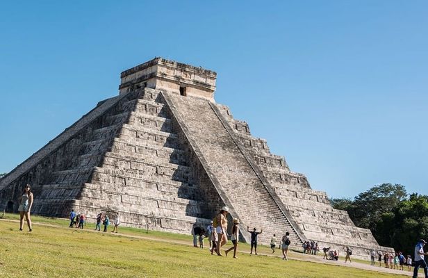 Classic Chichen Itza day trip with Cenote Xunáan and Valladolid