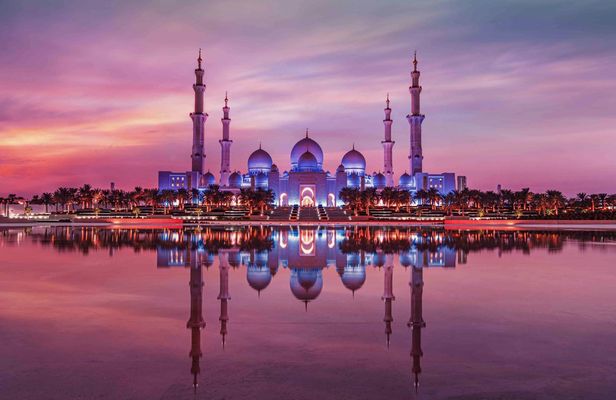 Abu Dhabi city tour and coffee at Emirates Palace from Dubai