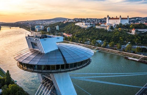 Must-See Tour on the Presporacik Oldtimer Bus in Bratislava