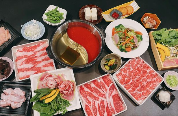 Wagyu and crab all-you-can-eat experience at Nikoniko Nabe in Osaka