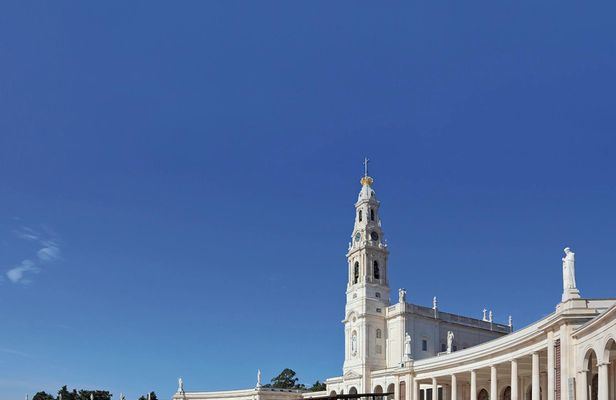 Guided tour of Óbidos, Nazaré, Batalha, Fátima from Lisbon