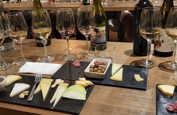 Santiago de Compostela Cheese and Wine Tasting Experience
