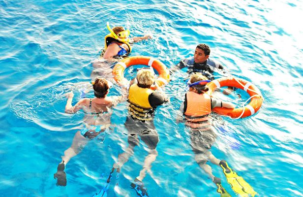 Ain Sokhna snorkeling and submarine cruise with lunch from Cairo