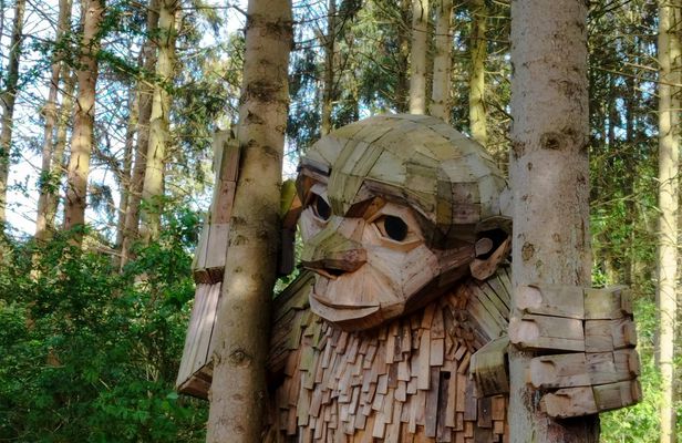 The Six Forgotten Giants Trolls hunt with minibus