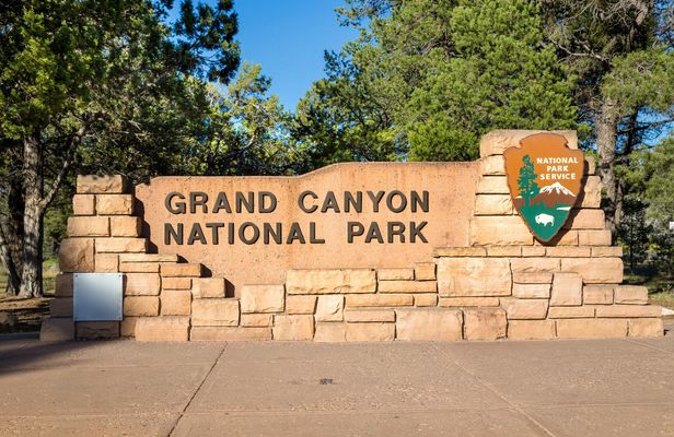 Grand Canyon south rim self-driving, walking and shuttling tour