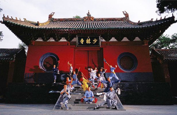 Private Day Tour to Shaolin Temple and Longmen Grottoes from Luoyang
