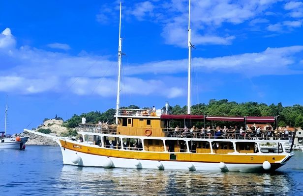 Hvar and Brac boat cruise with lunch from Makarska