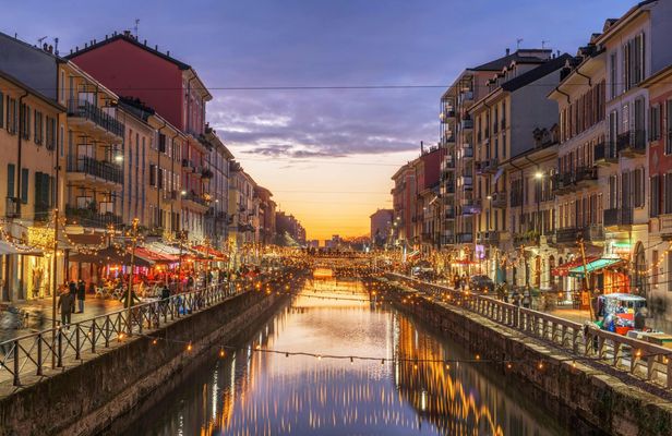 Navigli district guided tour and aperitif