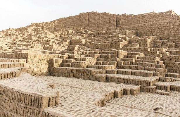 Guided tour to Huaca Pucllana and Huaca Mateo Salado