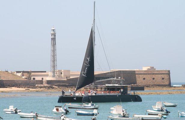 Sunset catamaran experience in Cadiz with one drink