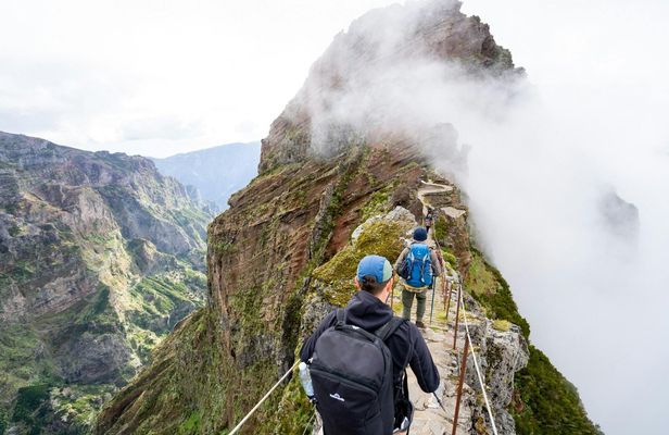 Bus Transfer from Achada do Teixeira to Pico do Areeiro