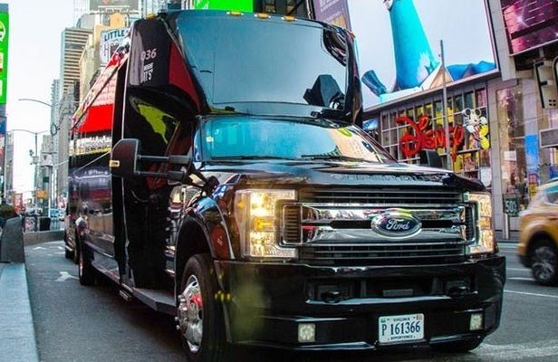 Discover New York closed-top bus tour with cruise