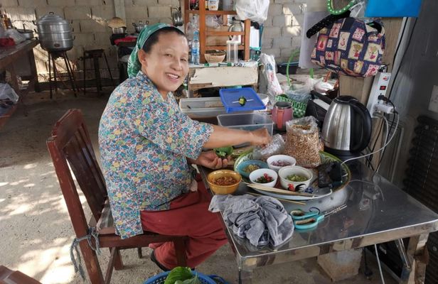 Food tasting with a local family in Phuket