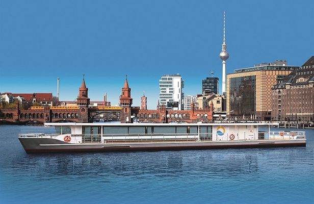 Solar-powered sunset cruise on Berlin's Spree River