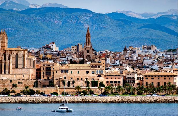 Palma de Mallorca: small-group walking tour with local pastry tasting