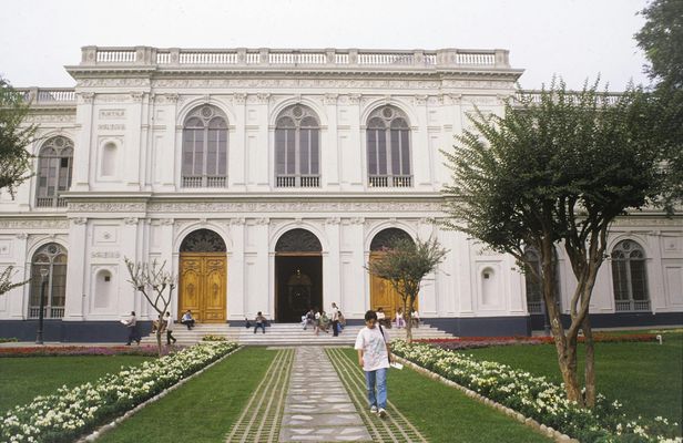 Evening guided tour of Lima Art Museum and Magic Water Circuit