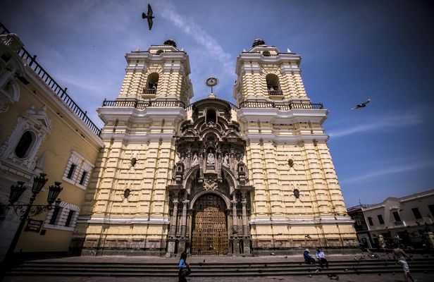 Lima half-day guided tour with San Francisco church and Huaca Pucllana