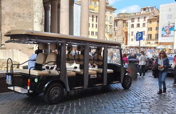 Rome by night tour with Colosseum and Trevi Fountain with a golf cart