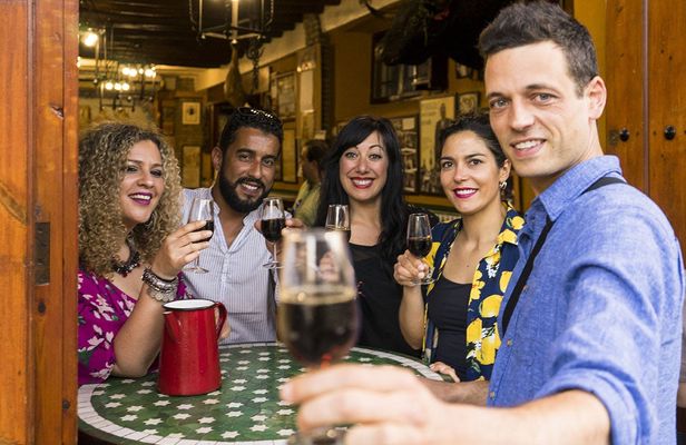 Tapas crawl tour in Seville
