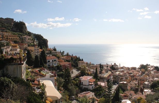 Sicilian food and wine walking tour in Taormina with a local