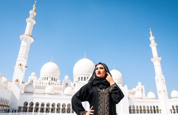 Full-day Abu Dhabi sightseeing shared tour from Dubai