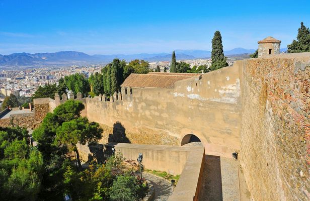 Malaga walking tour with Gibralfaro Castle and Alcazaba visits