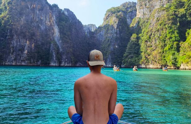 Private Speedboat Tour from Phi Phi to Maya Bay with Lunch