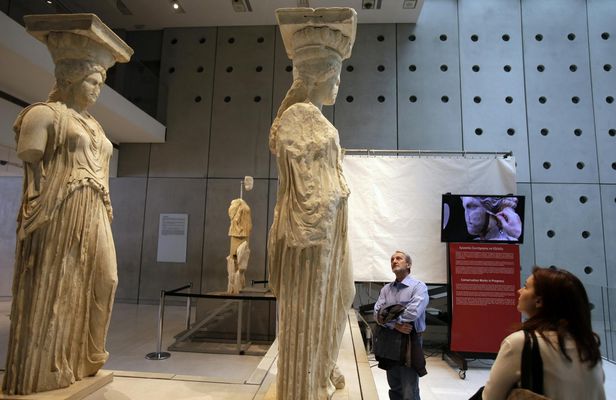 Acropolis and Acropolis Museum guided walking tour in Athens