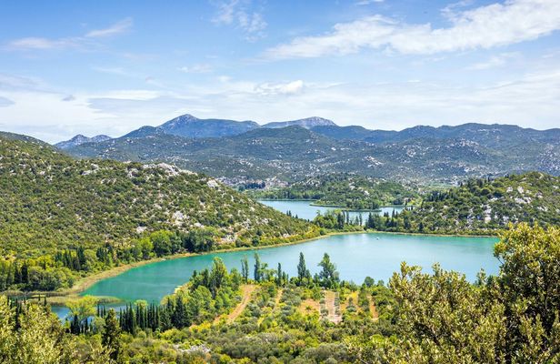 Stand-up paddleboard tour of Baćina Lakes