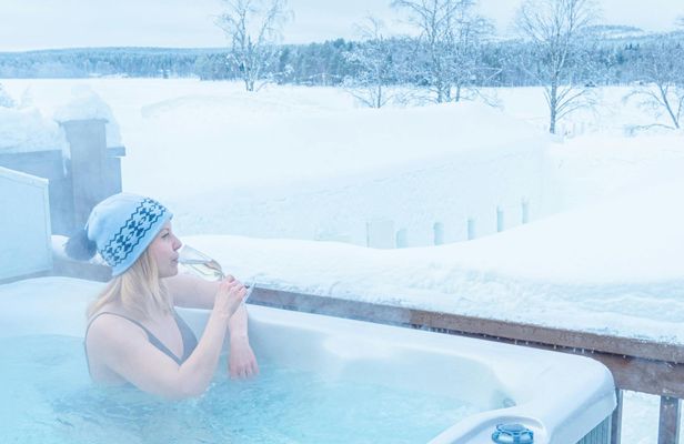 Snow sauna with 3-course dinner, guided tour and transfer in Rovaniemi