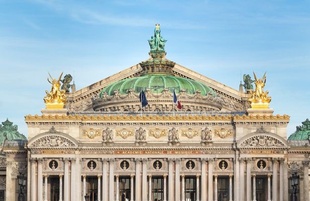 Private theme tour of the Haussmannian Paris