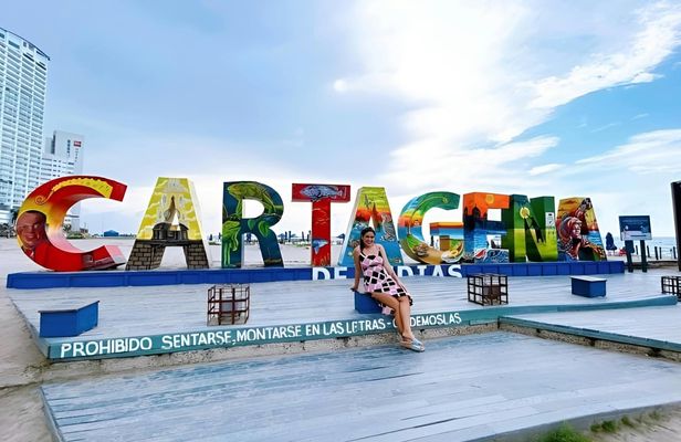 City tour of Cartagena with entry to San Felipe castle