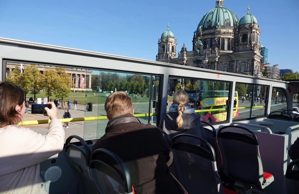 Hop-on hop-off city tour and Spree boat tour combo ticket for 24,48 or 72 hours