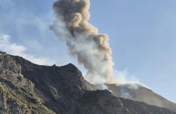 Guided trekking adventure on Stromboli volcano