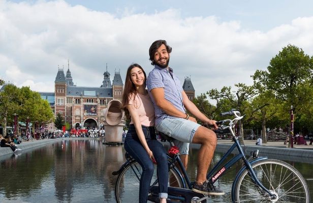 Private bike tour with a local guide in Amsterdam
