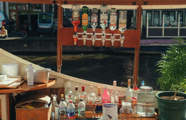 Amsterdam's canals tour with cheese and drinks tasting