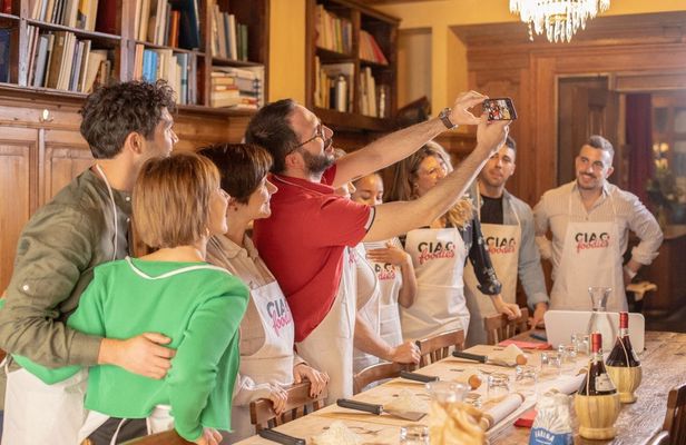 Pizza and gelato making class with unlimited wine