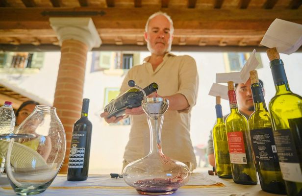 Winemaking guided tour in Florence