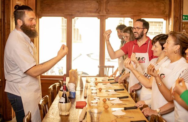 Semi-private cooking masterclass with wine and market visit