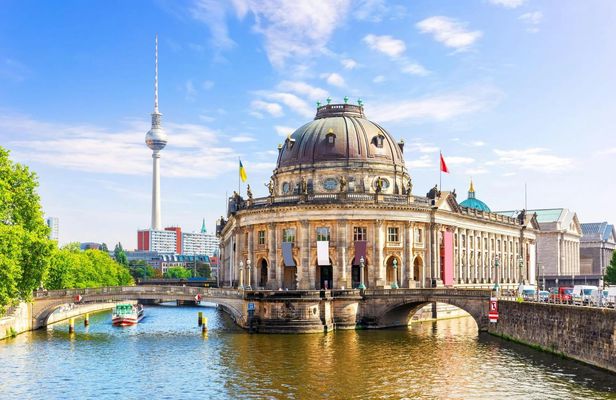 Explore Berlin in 90 minutes with a Local