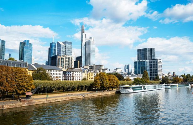 Discover Frankfurt in 1 hour With a Local Guide