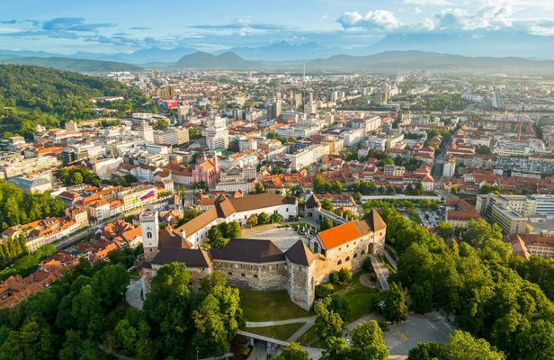 60 minutes walking tour in Ljubljana with a local