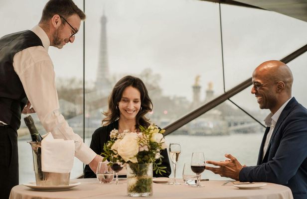 Seine cruise with dinner and live music