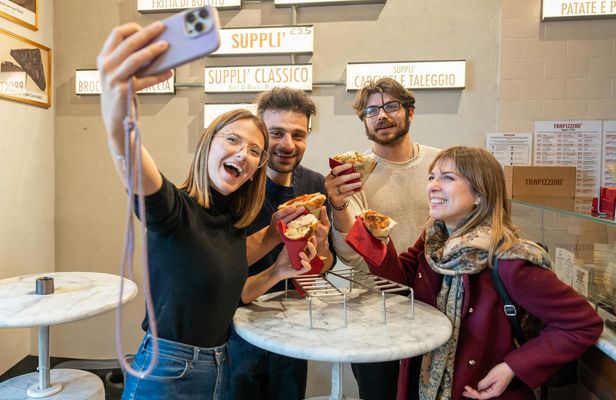 Street tour and food tasting with the best bars of Milan