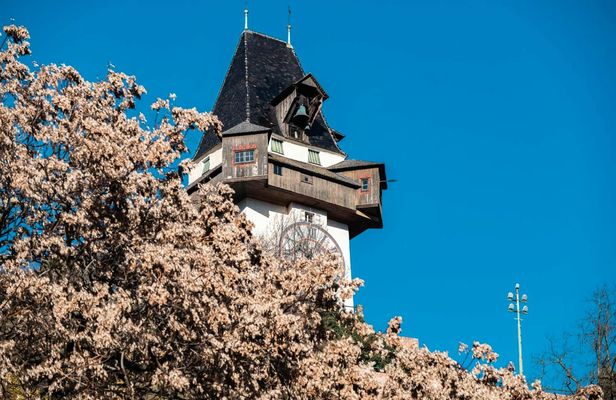 Walking tour to the Instaworthy spots of Graz with a local