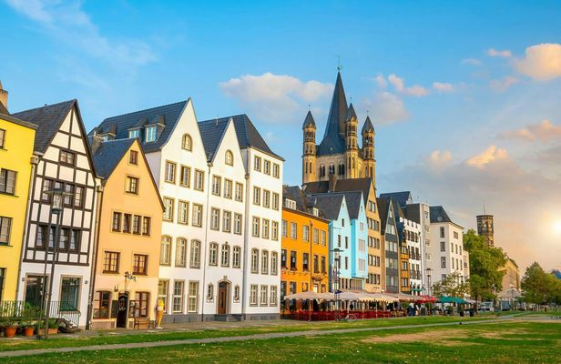 Cologne 60-minute walk with a local