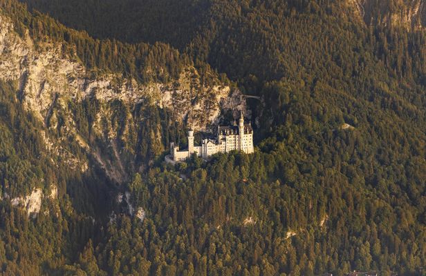 Scenic Flight Neuschwanstein, Zugspitze, the Alps, Lakes, Castles, Munich