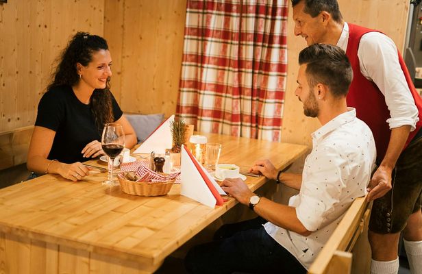 Gundolf Family Tyrolean folk show in Innsbruck with dinner option
